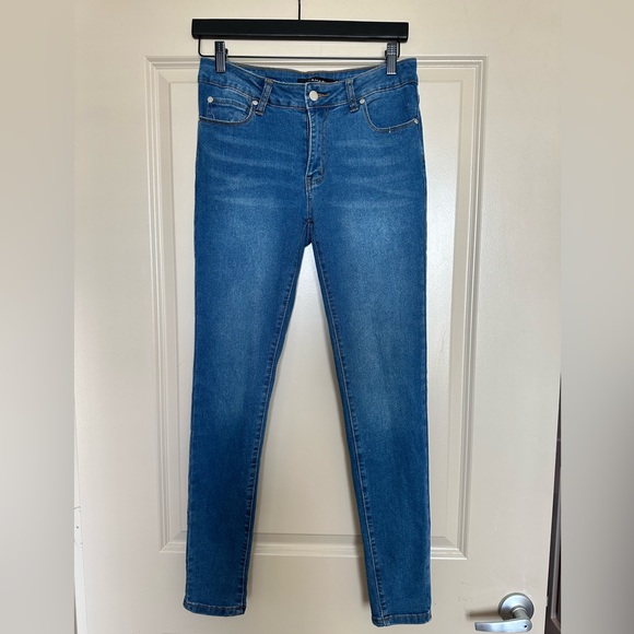 Tahari Denim - High Rise Skinny Dark Blue Jeans - Size 27